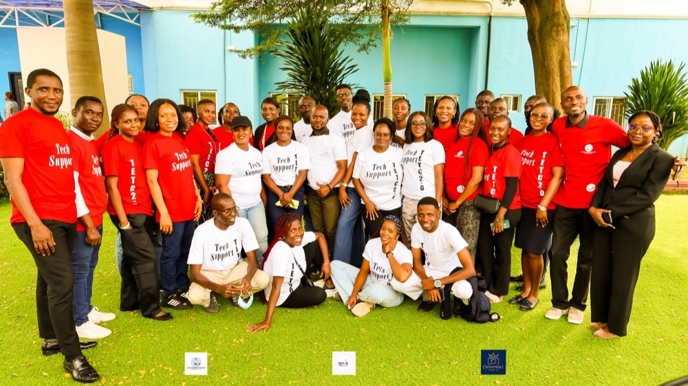 Volunteers and members gathered on the lawn at TETC 2.0